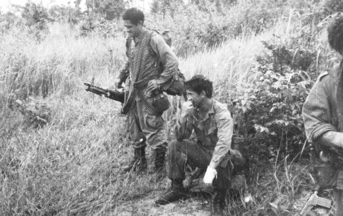Pte Rau TeHaara and Lcpl Dave Waaka both 2Pl [Brooker].  Rau typically carried 1200 rounds of linked ammunition [six belts] for the M60, considered a phenominal weight.