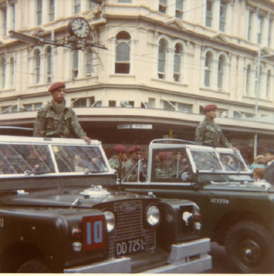 4Tp NZSAS - Ben Ngapo and Buster Nathan standing and Tom Maaka facing outwards with rifle [photo courtesy NZSAS Association archives - Holah]