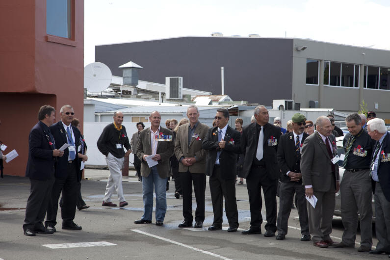 1Pl veterans [Ewart] - Roy Whatarangi next to Bill Blair