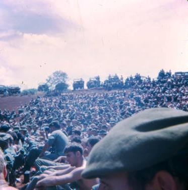 Luscombe Bowl audience   [Young]